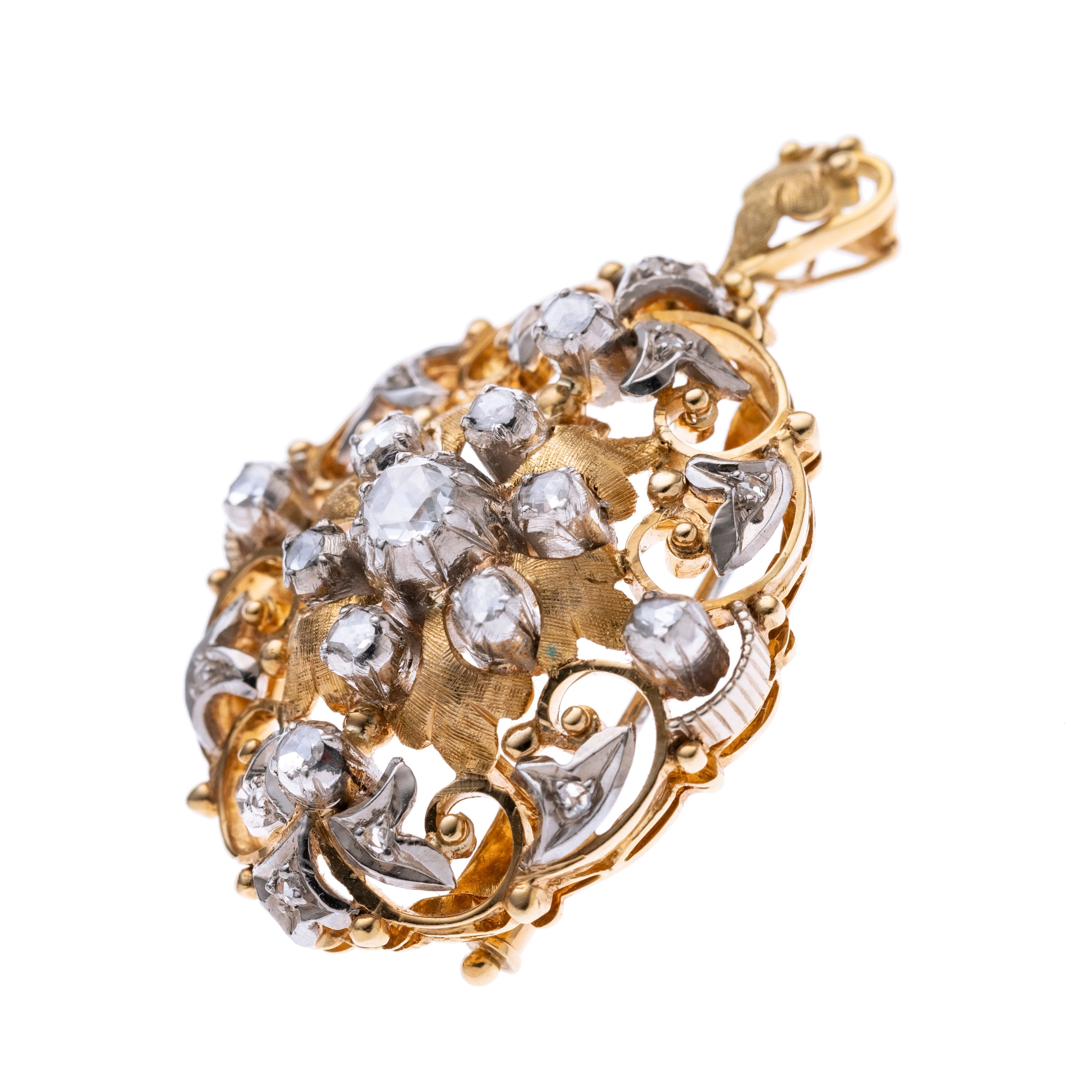 Opulent gearbeitet und verziert mit Rocaillenornamenten.