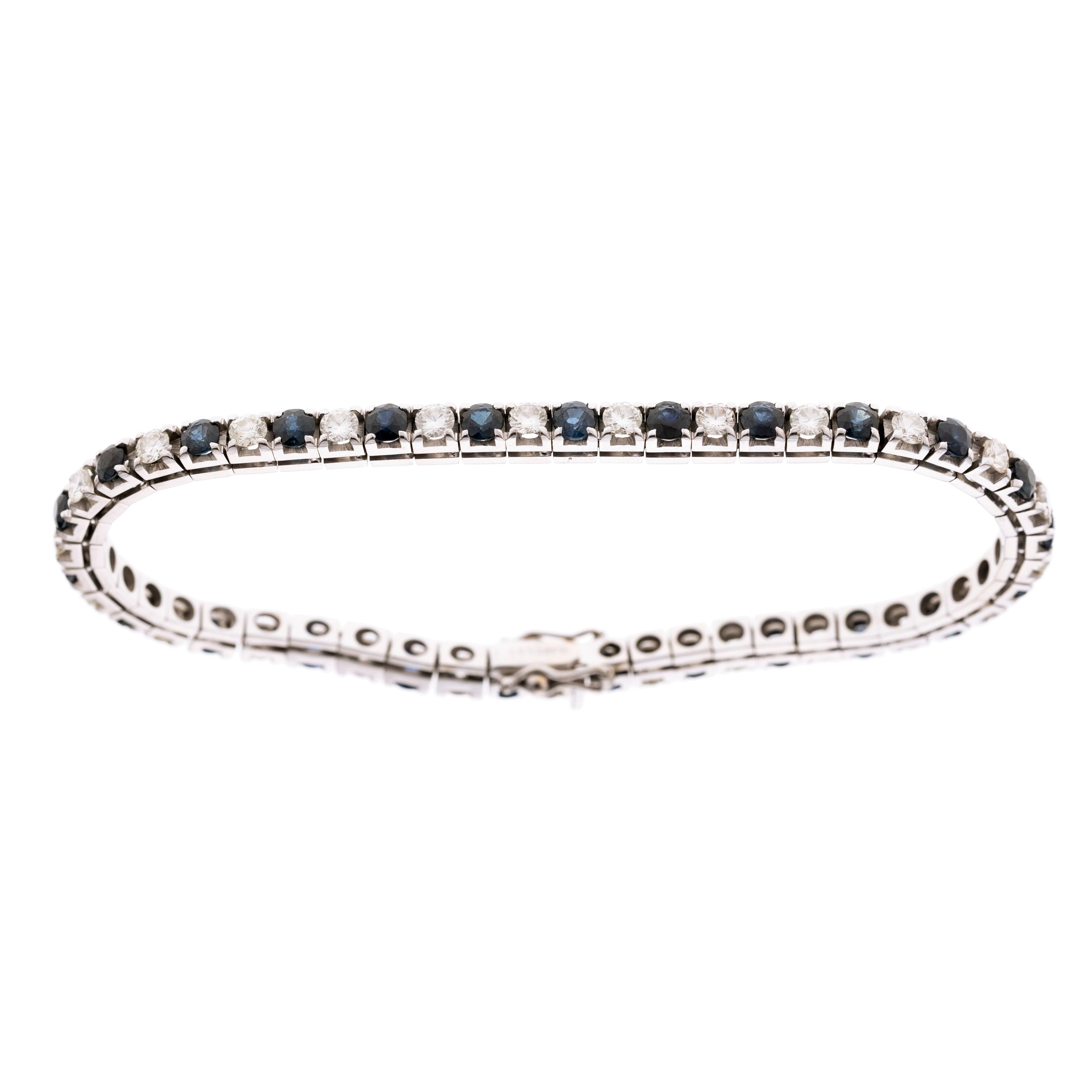 Ein Riverarmband besetzt mit insgesamt 25 Brillanten und 25 Saphiren.