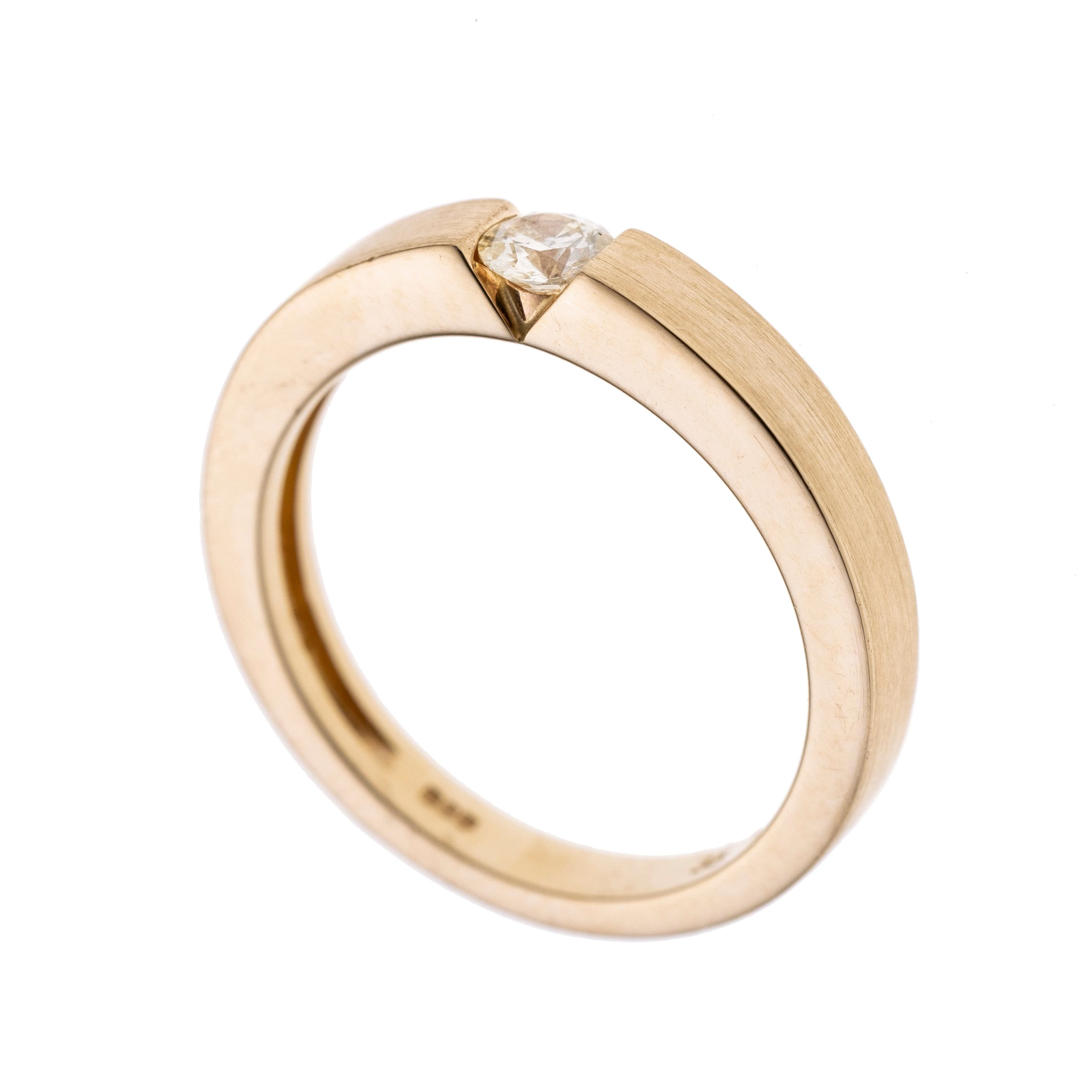Ein Spannring mit einem 0.19 ct Brillanten.