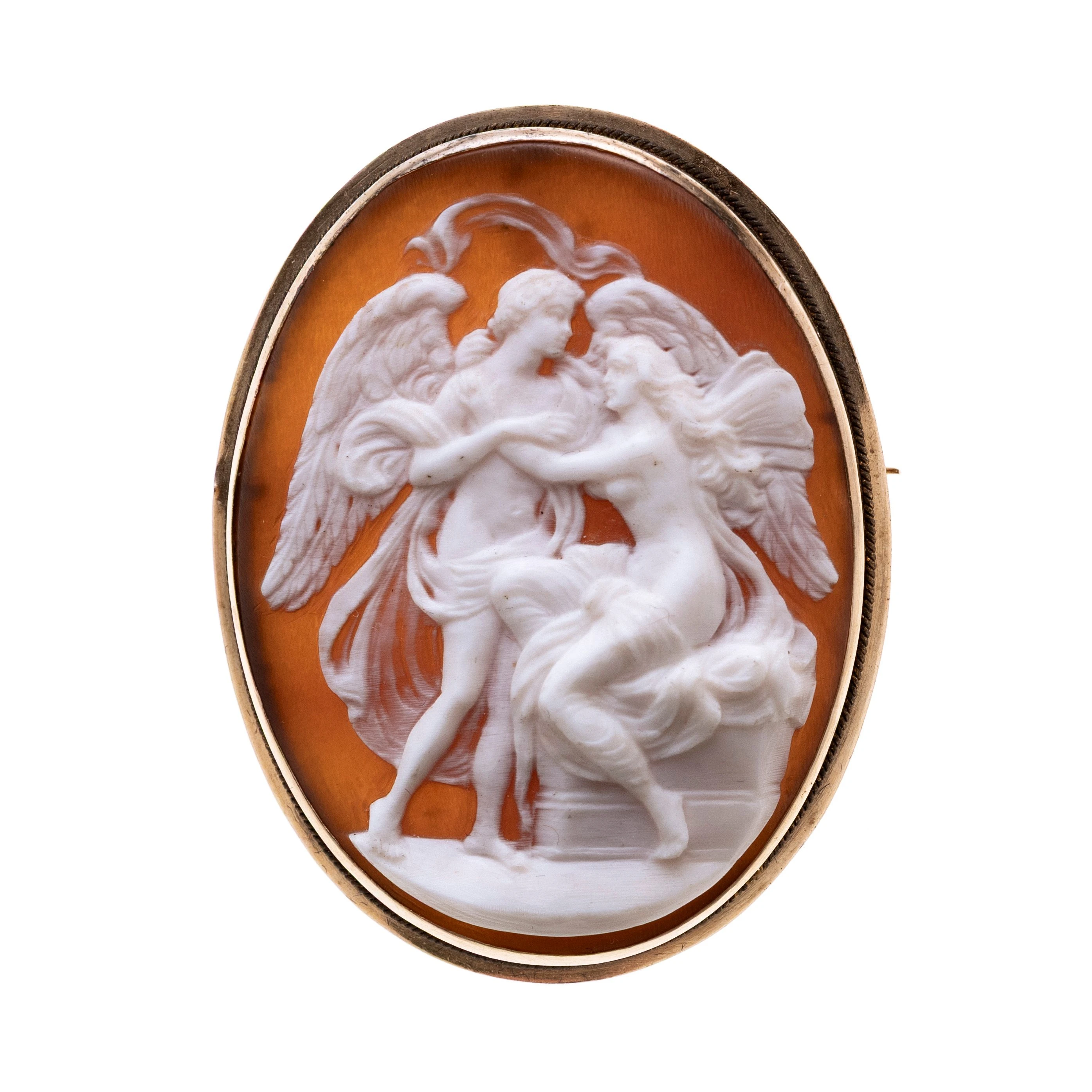 Eine ovale Muschelgemme mit Psyche und Amor.