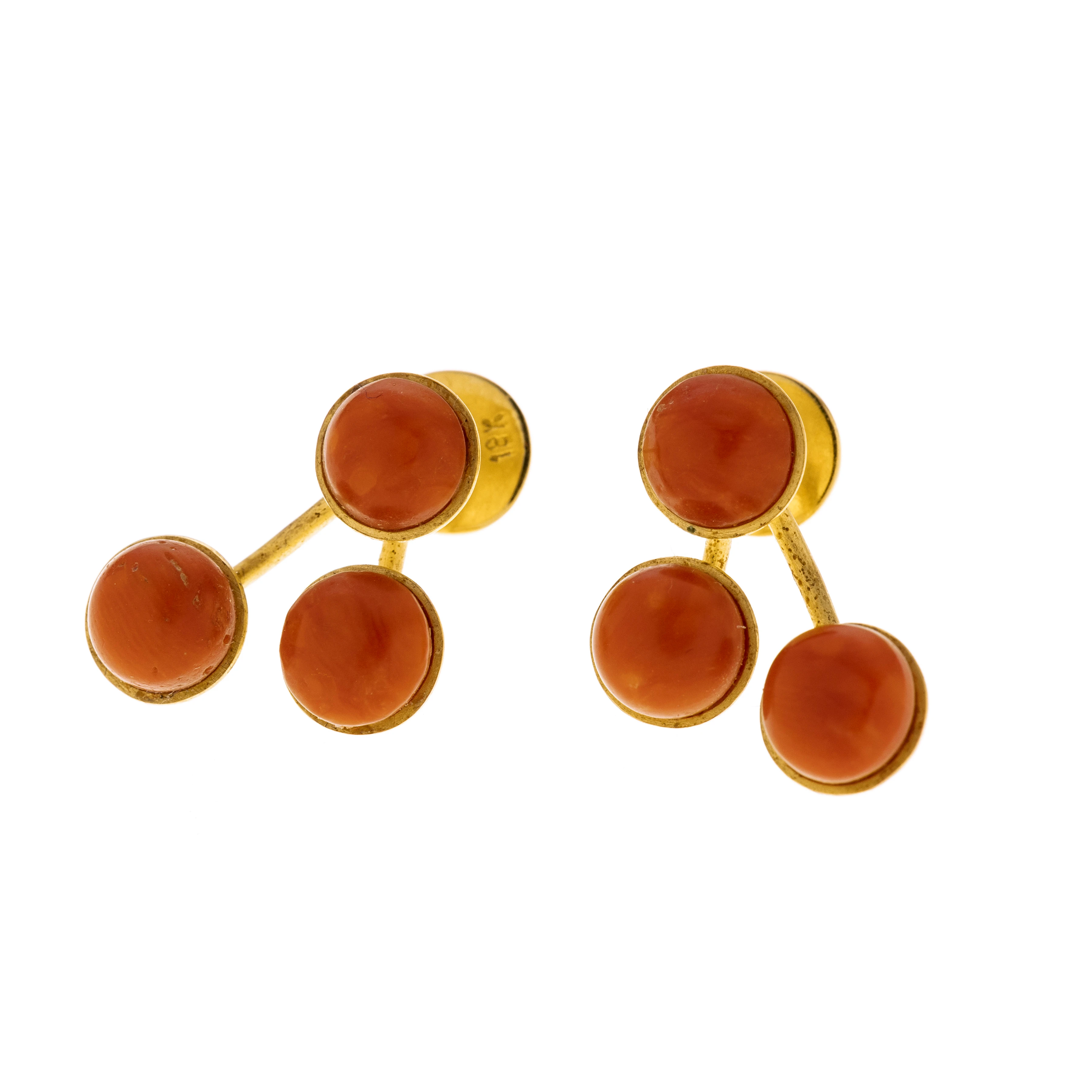 Je drei Schälchen mit Korallbouton verbunden über zwei schmale Stege. Länge 2 cm, Breite 1, 5 cm.