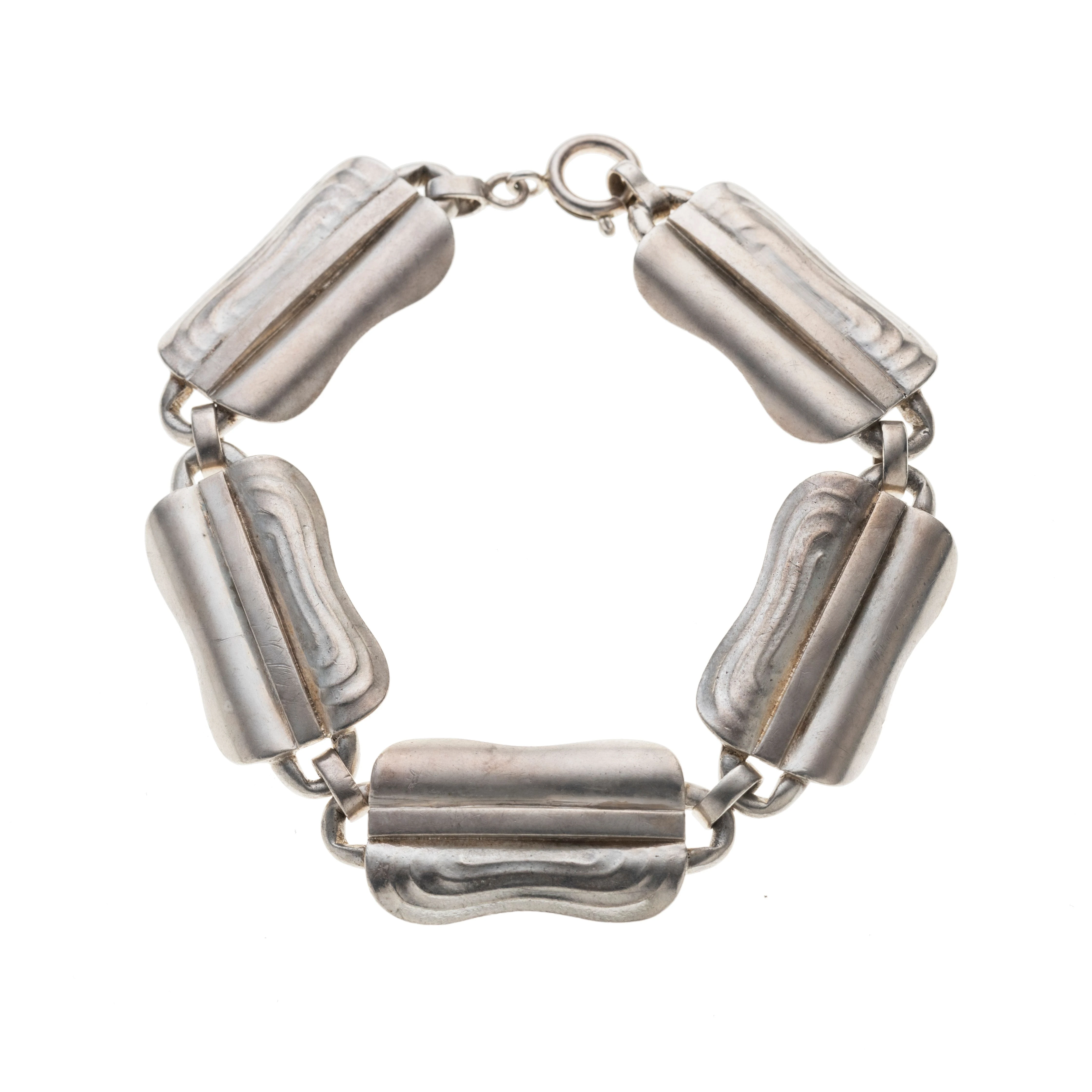 Ein Fahrner Armband aus Silber mit fünf organisch anmutenden Elementen. Länge 18 cm.