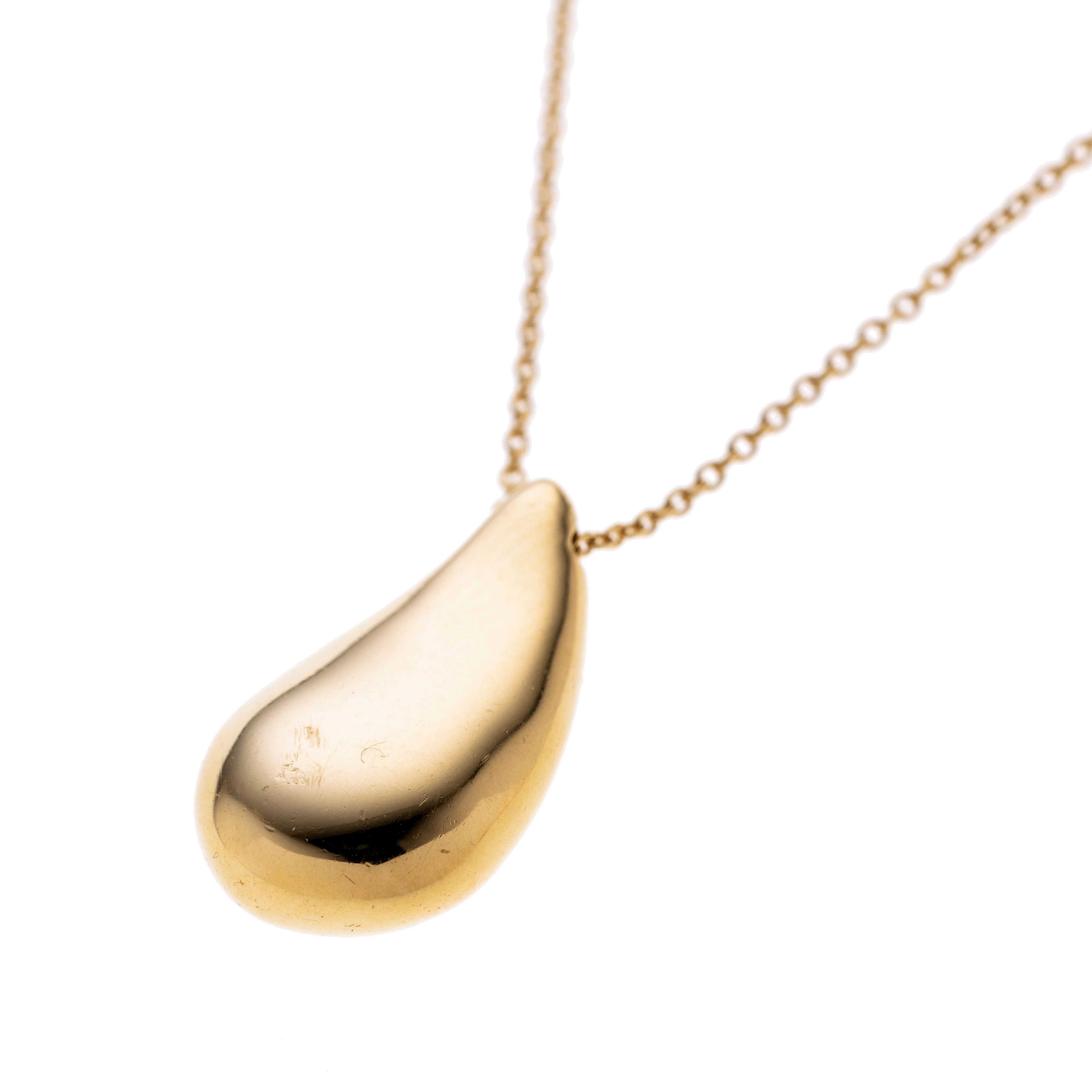 Eine Kette mit Anhänger, Tiffany & Co, Elsa Peretti, Teardrop-Kollektion gefertigt aus 750- Gelbgold.
