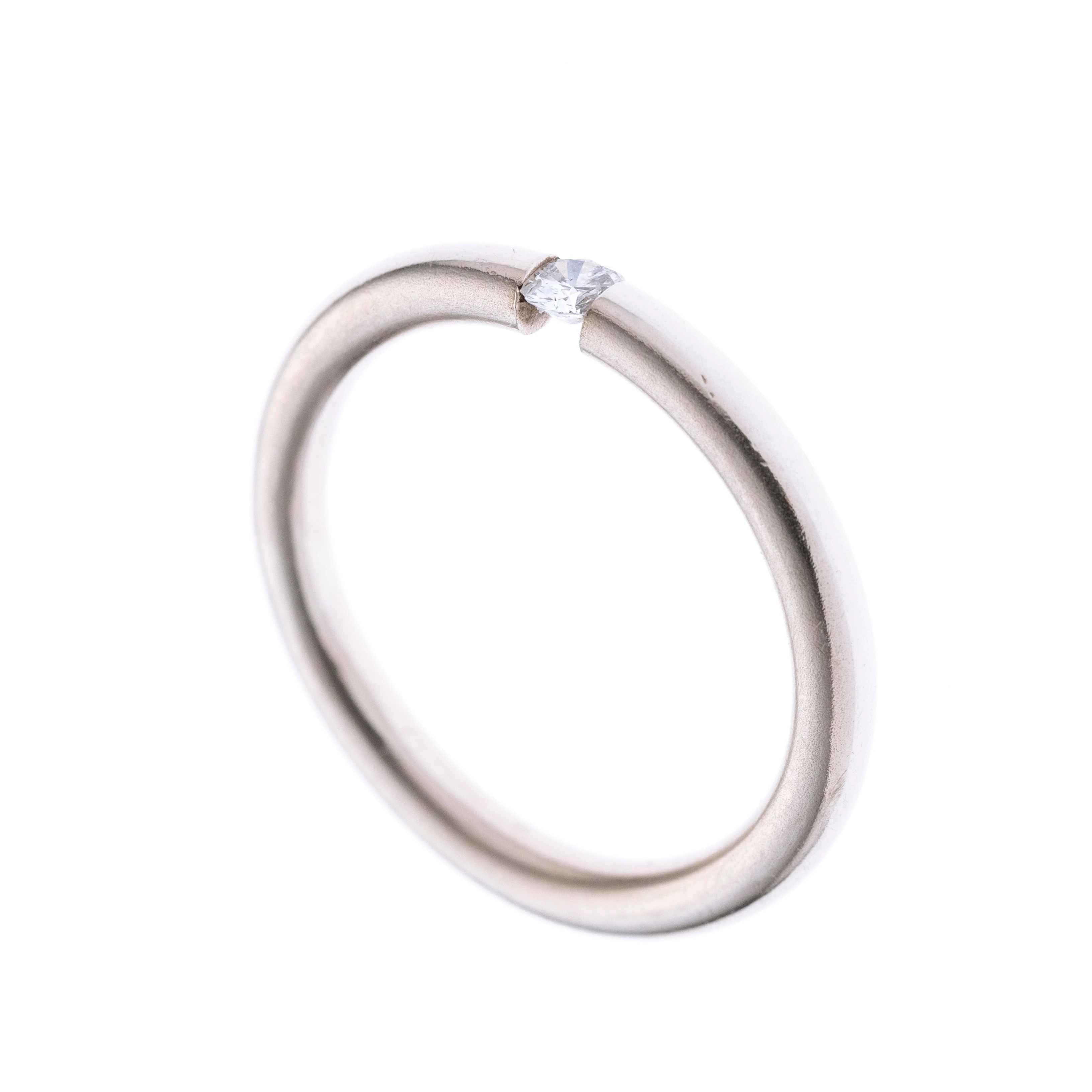 Spannring mit einem ca. 0.10 ct Brillanten (mit Oberflächenmerkmal)