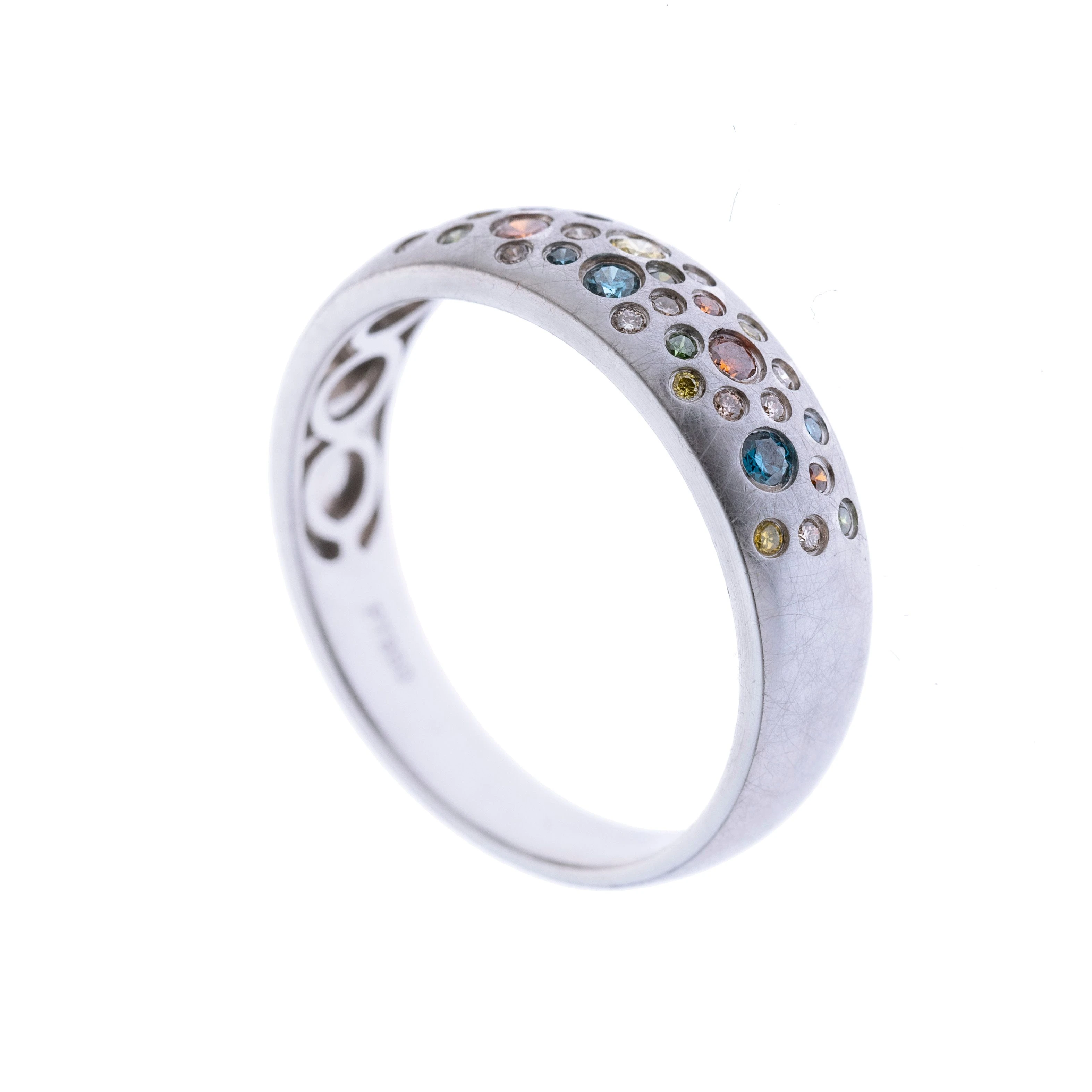 Bandring mit insgesamt ca. 0.39 ct. Fancy-Diamanten. (z.T. beh.)