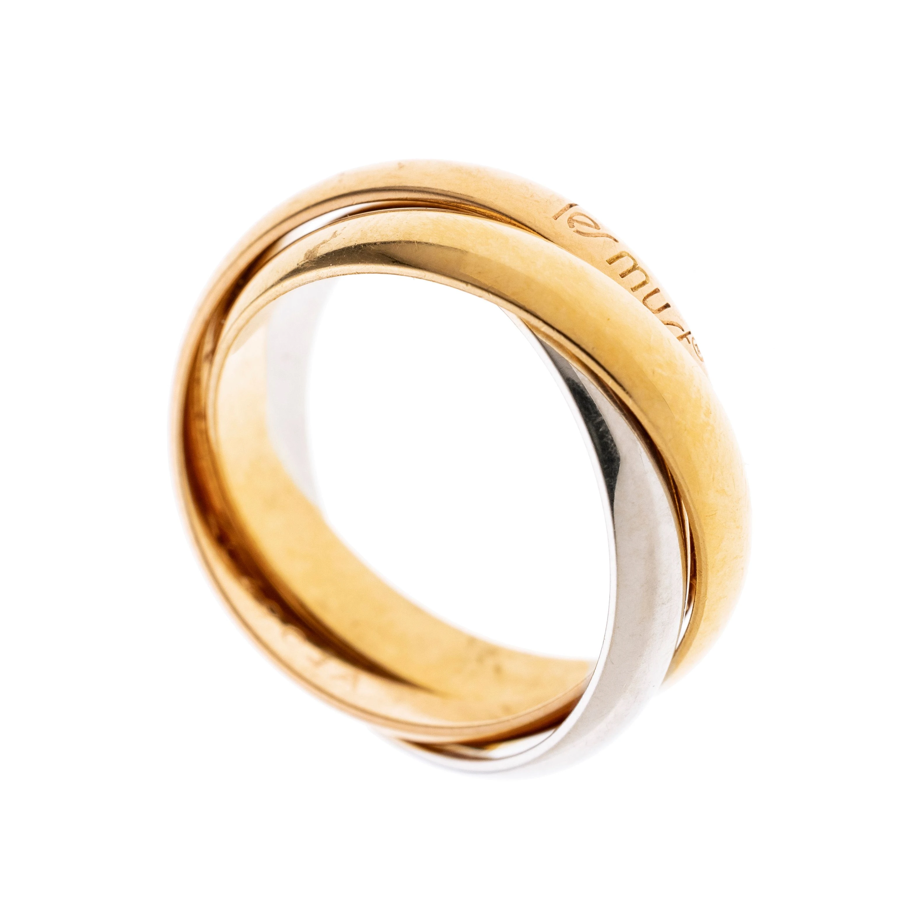 Trinity-Ring von Cartier gemäß dem Entwurf aus 1924 von Louis Cartier. Drei ineinander greifende Ringe gefertigt aus Gelb-, Weiß- und Rotgold, letzterer aussen graviert mit "le must de Cartier". Modell mit 3.5 mm Ringbreite.