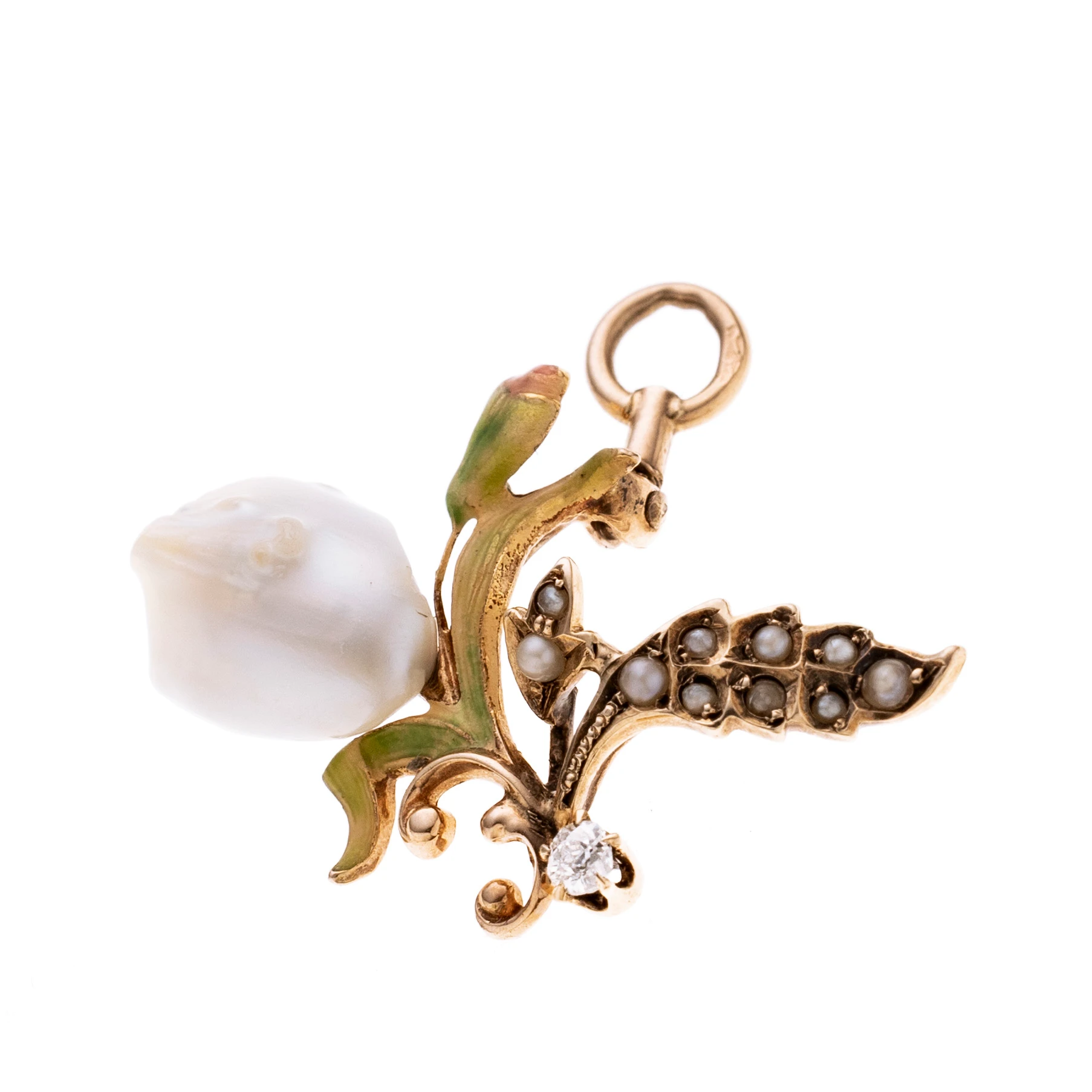 Blütenzweig mit einer Blüte präsentiert durch eine Perle, Email-Elemente und zwei mit Perlchen besetzte Blättchen. Im Stil des Jugendstil.