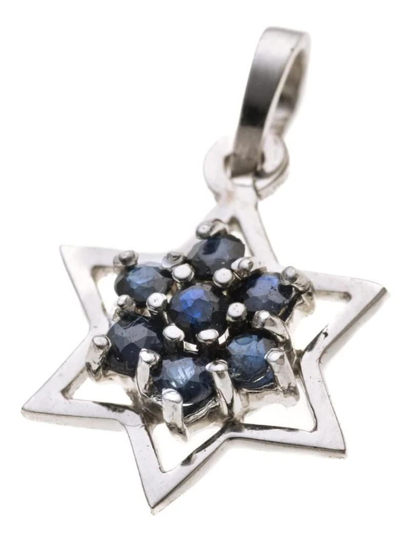 Ein Stern, der mittig mit sieben Saphiren besetzt ist. Ca. 2 cm lang mit Öse und 1,2 cm breit.